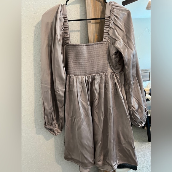 Abercrombie & Fitch Emerson Satin Long-Sleeve Mini Dress - Picture 5 of 6